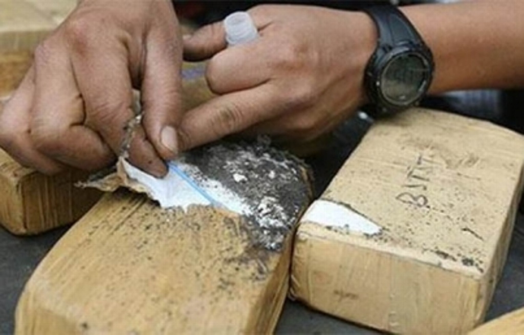 Imagen Descubren cinco kilos de heroína en recipientes con mole; su destino era EU 