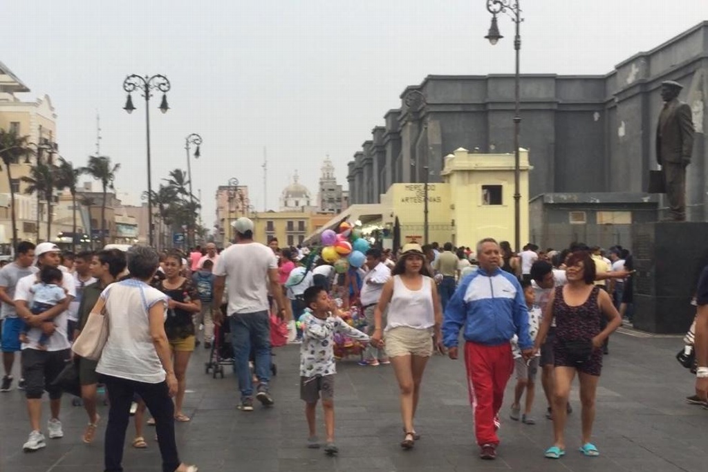 Imagen Artesanos piden reubicar de manera permanente a informales del malecón de Veracruz