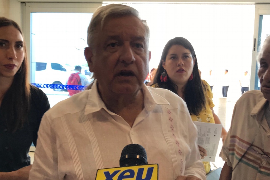 Imagen Gobernador de Veracruz no solo tiene en contra delincuencia organizada, también la de cuello blanco: AMLO