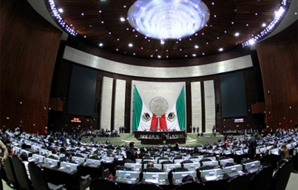 Imagen Cámara de Diputados guarda minuto de silencio por masacre en Minatitlán