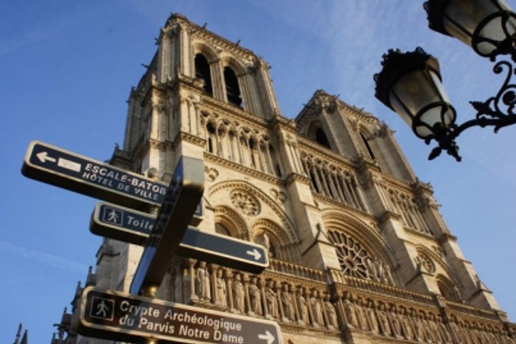 Imagen Protegerán Notre Dame de lluvias para evitar derrumbes