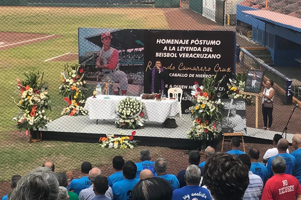 Imagen Realizan misa en honor al veracruzano y leyenda del béisbol Rolando Camarero Cruz 
