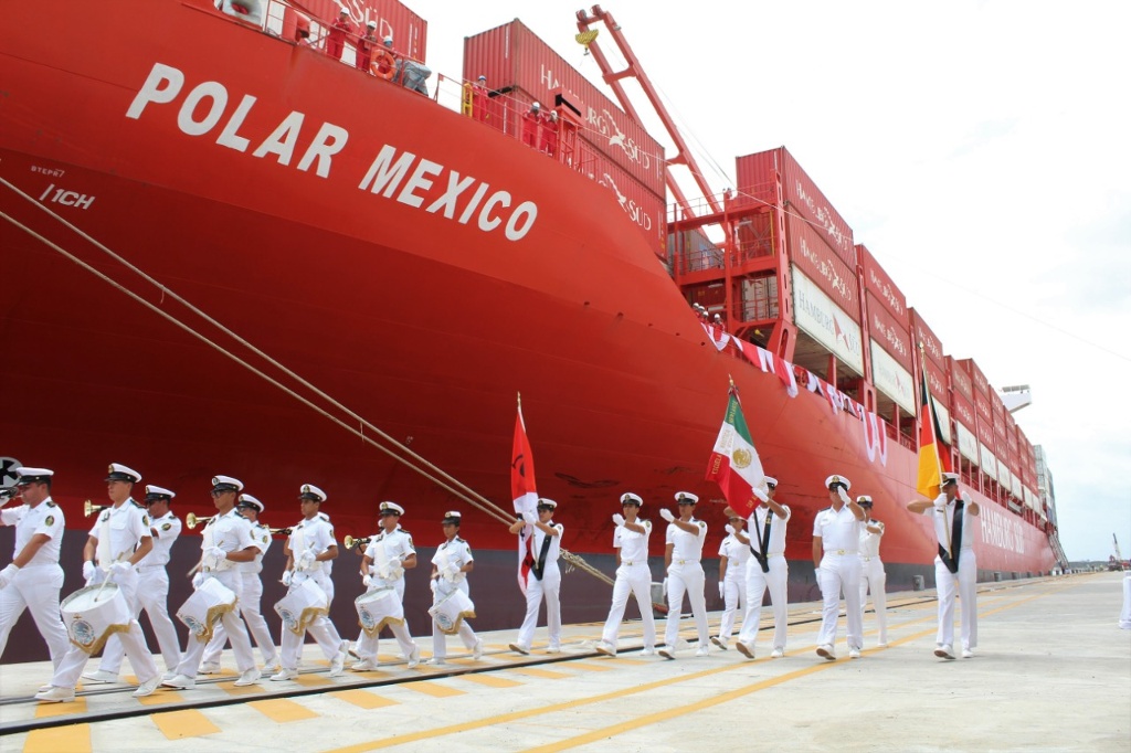 Imagen Bautizan en el puerto de Veracruz el buque “Polar México”; operará entre Europa y Centro América 