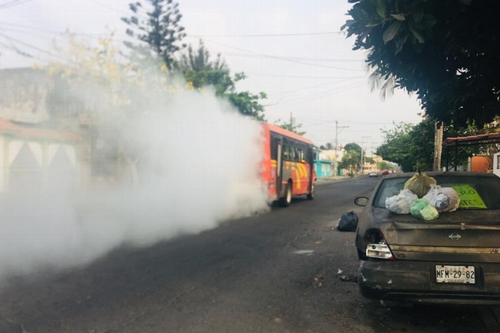 Imagen Camión de pasaje circula en Veracruz en mal estado y contamina (+Fotos)