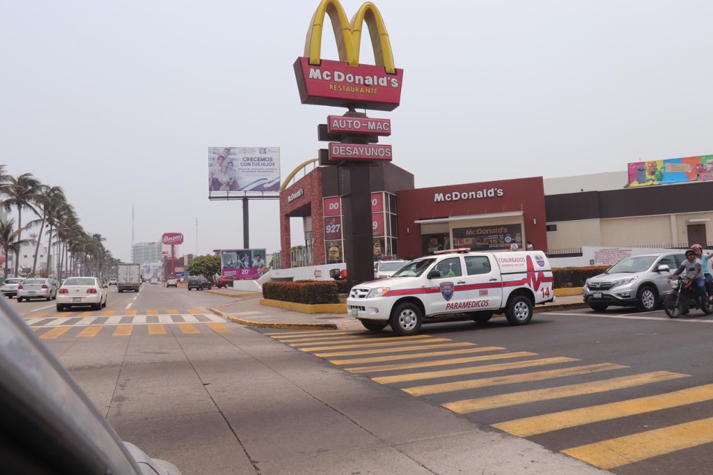 Imagen Incendio en restaurante de comida rápida moviliza a Bomberos Conurbados