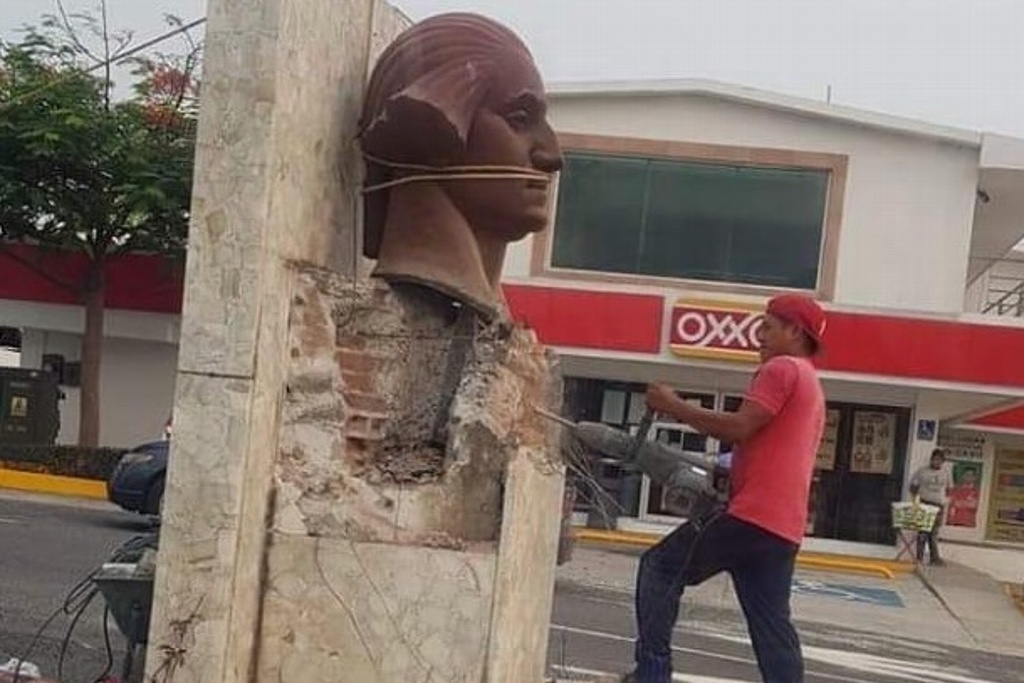 Imagen Remueven monumento a Washington en Veracruz