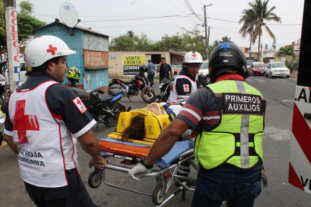 Imagen Motociclista y acompañante resultan lesionados tras fuerte choque con automóvil en Veracruz