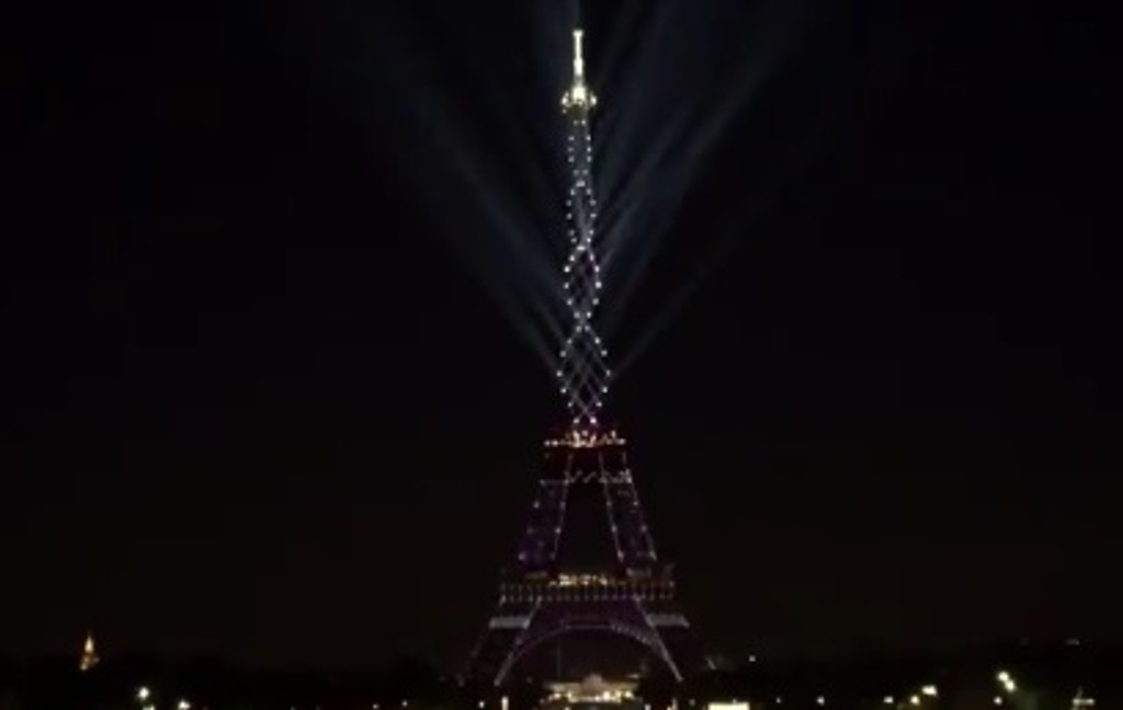 Imagen La Torre Eiffel celebró 130 años (+video)
