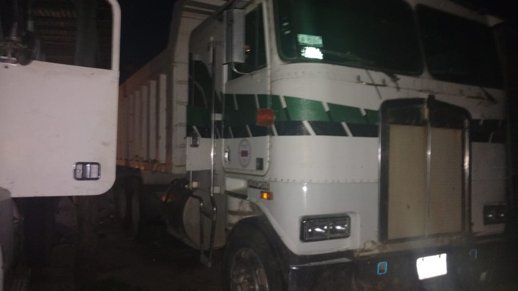 Imagen Recuperan 6 camiones con más de 2 mil botellas con bebida alcohólica en Jilotepec, Veracruz