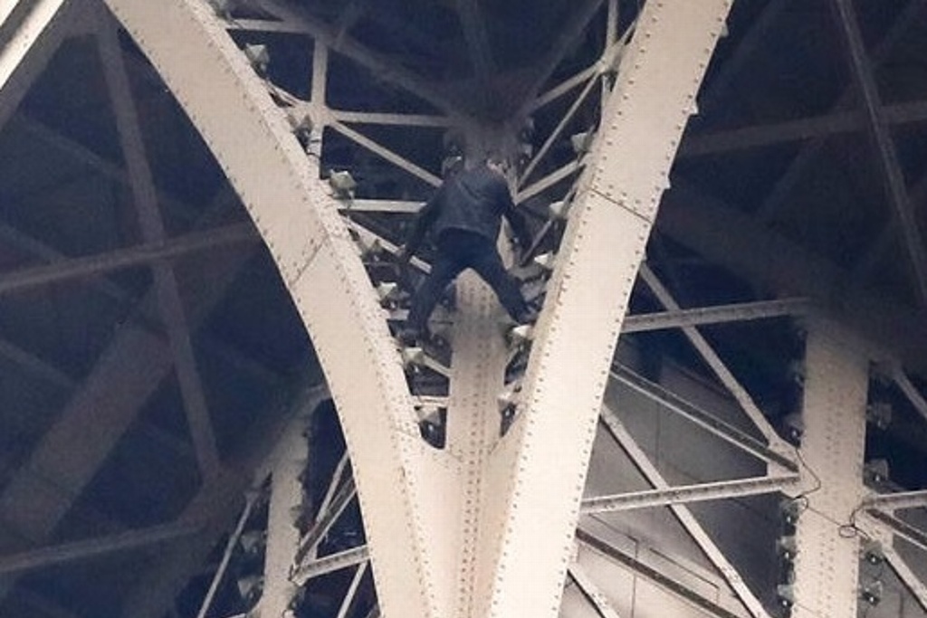 Imagen Capturan al escalador de la Torre Eiffel