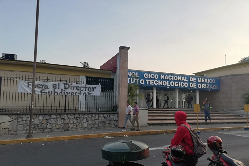 Imagen Sigue el conflicto entre estudiantes y directivos del Tecnológico de Orizaba, Veracruz