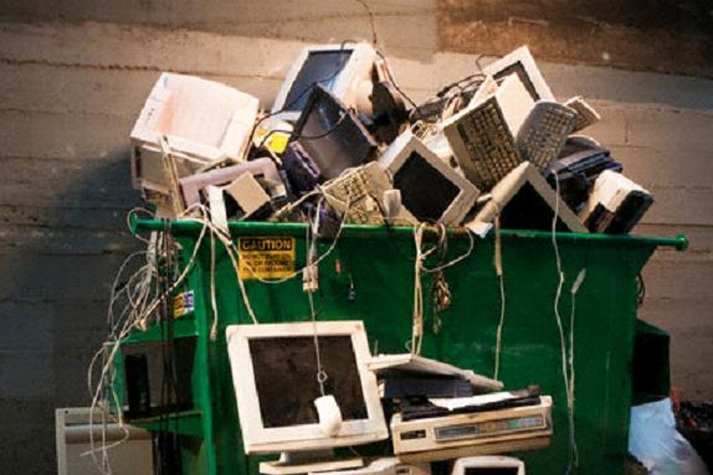 Imagen Acumulamiento de residuos electrónicos es dañino para la salud: Semarnat