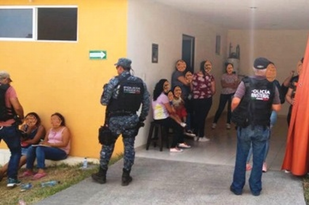 Imagen Rescatan a 45 migrantes en Amatlán de Los Reyes, Veracruz
