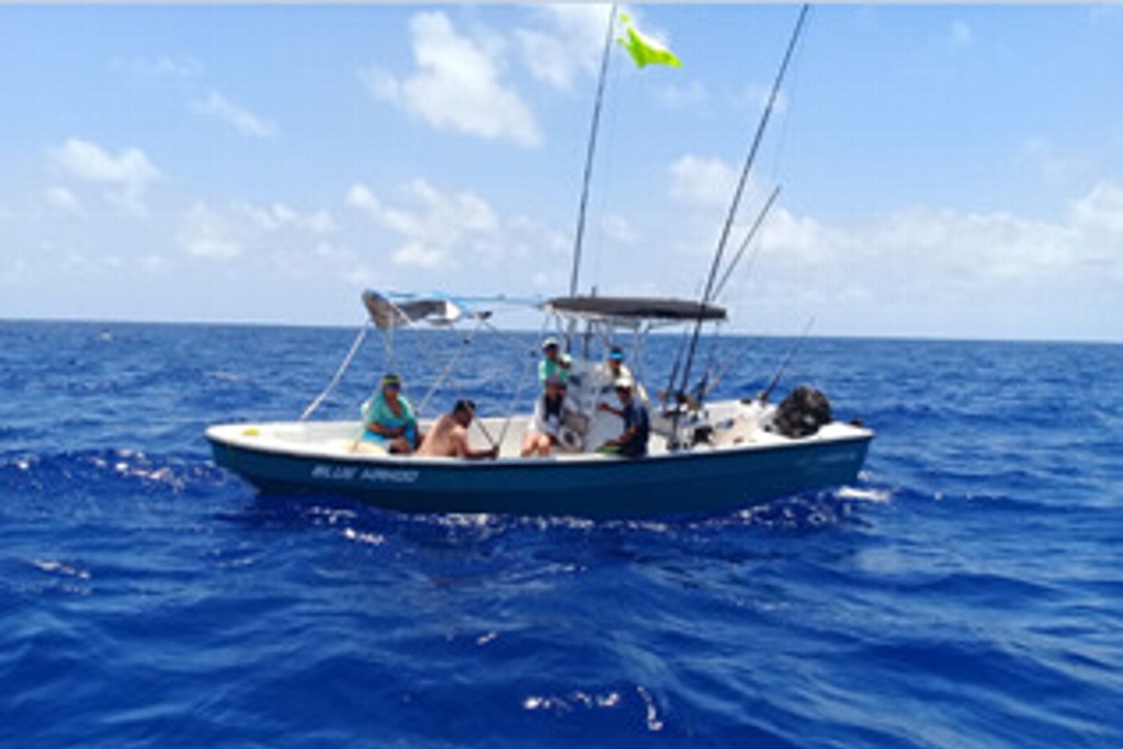 Imagen Rescatan a seis personas que estaban en una embarcación, en Quintana Roo (+Fotos)