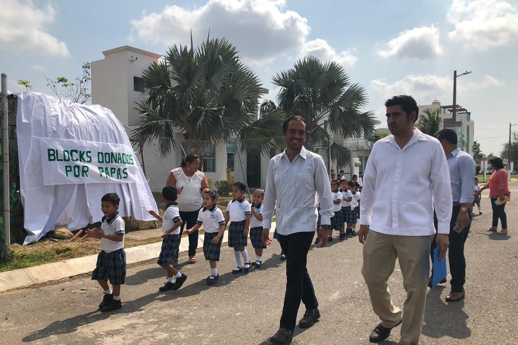 Imagen Colocan primera piedra del Jardín de Niños 