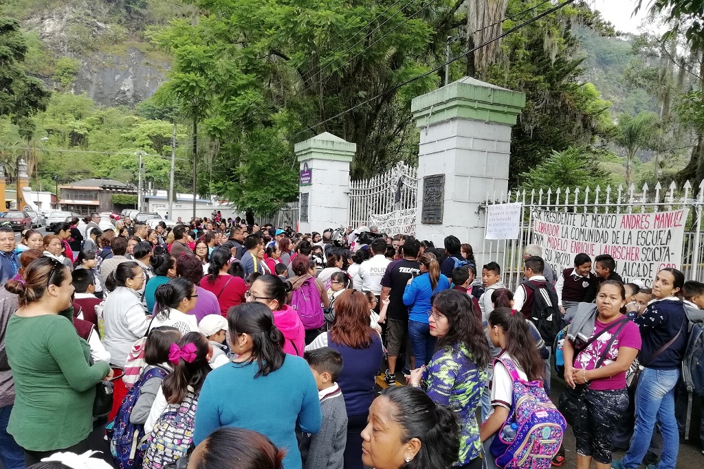 Imagen Rechazan convertir en cafetería y museo la escuela Cantonal de Orizaba, Veracruz