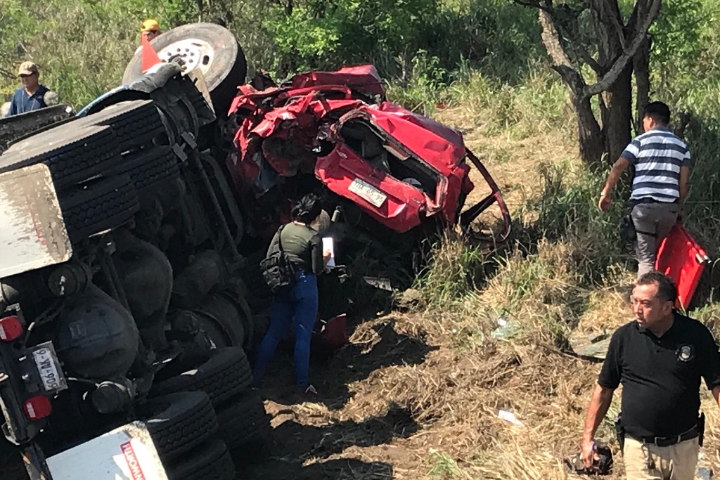 Imagen Confirman dos muertos tras accidente en autopista Veracruz-Cardel (+fotos)