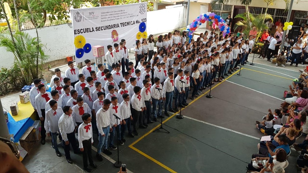 Imagen Inicia en la Secundaria Técnica 123 de Veracruz la Muestra de Artes Visuales y Música