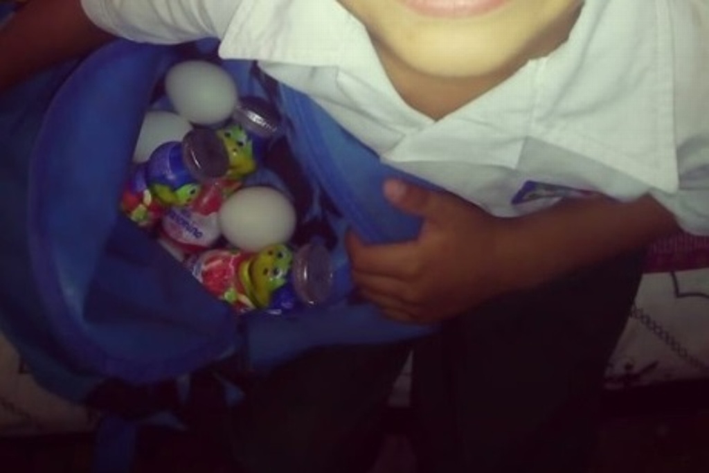 Imagen Se viraliza niño que lleva comida al kínder para su amigo que no tiene
