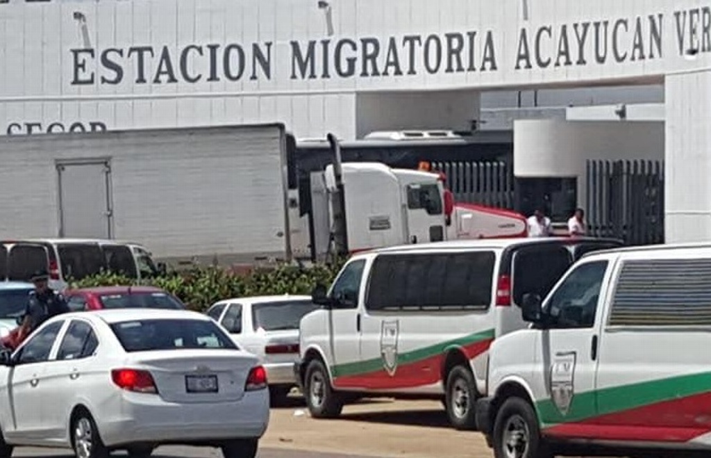 Imagen Llevaban 368 niños migrantes los tráileres asegurados al sur de Veracruz: INM 