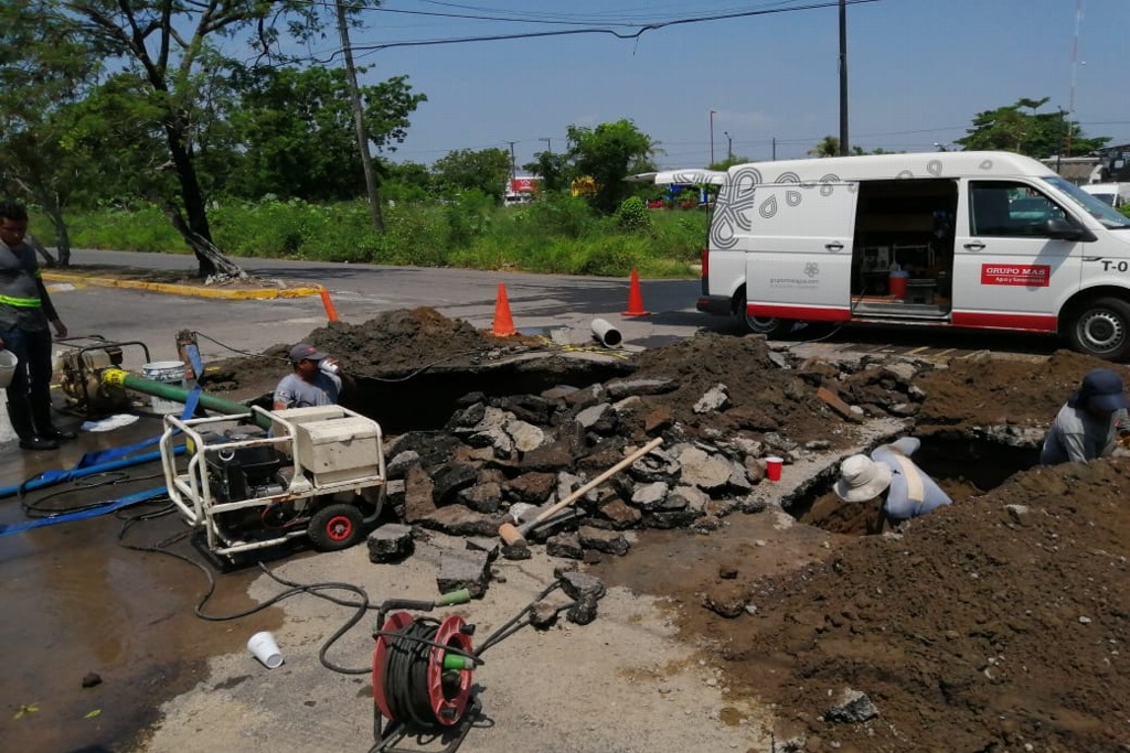 Imagen Suspenden servicio de agua en tres fraccionamientos de Veracruz por reparación de fuga