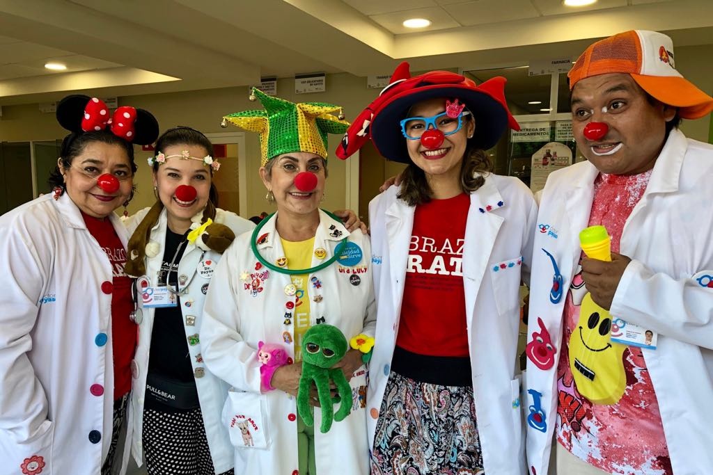 Imagen Doctor Payaso hace reír a niños con cáncer en Veracruz