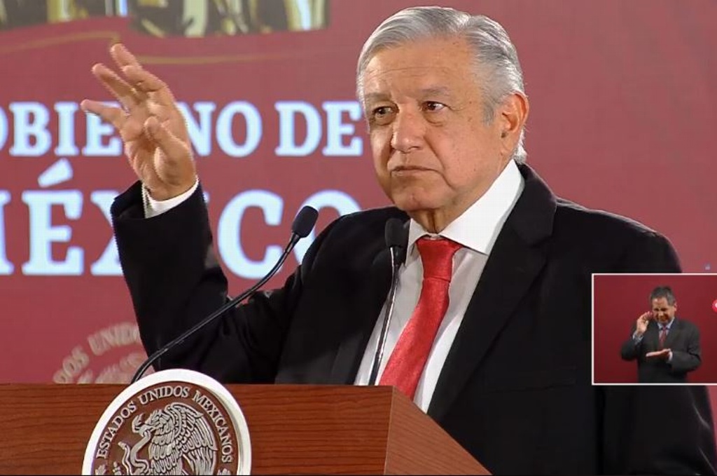 Imagen López Obrador niega caída de la producción petrolera y la economía en México