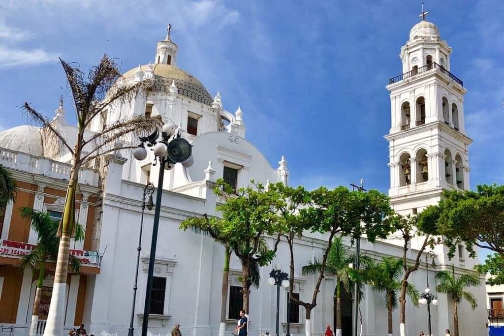 Imagen Cierran Catedral de Veracruz por mantenimiento de transformador 