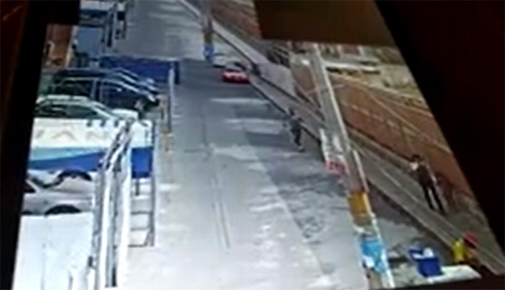 Imagen Cámaras de seguridad captan momento en que presuntamente roban a niña de 4 años en Puebla (+video)
