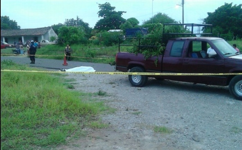 Imagen Hombre cae de una camioneta, se golpea la cabeza y muere en Cotaxtla, Veracruz 