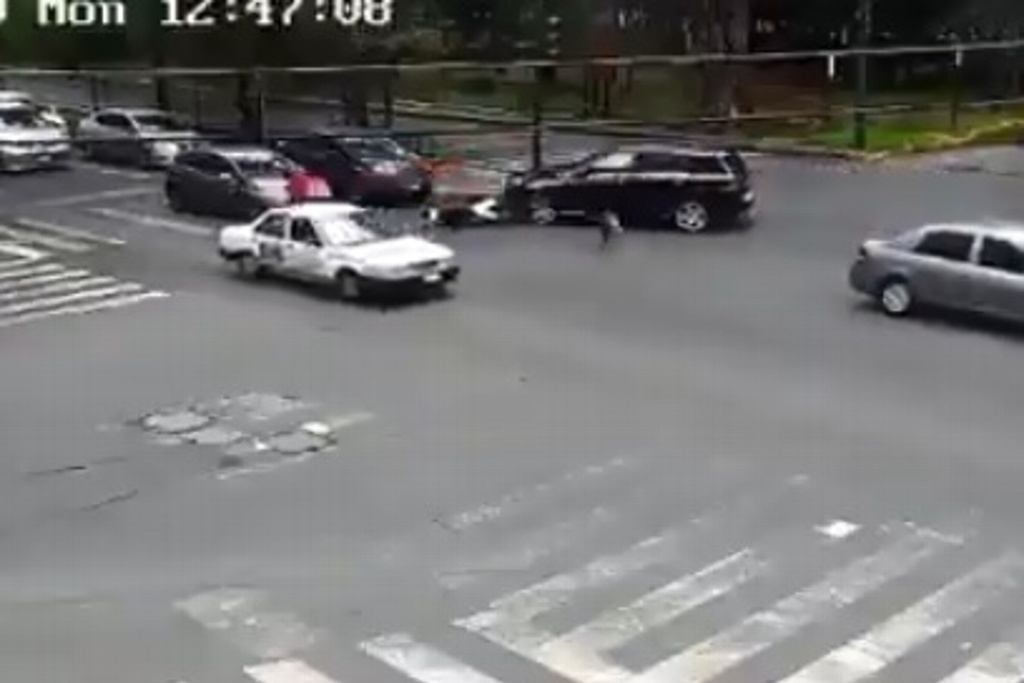 Imagen Conductores enfrentan a dos presuntos asaltantes en Polanco; detienen a uno(+video)