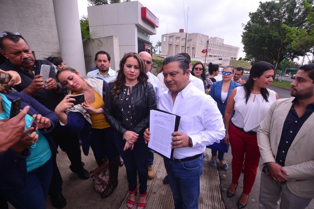 Imagen Dirigente del PRI en Veracruz denuncia suplantación de identidad (+fotos)