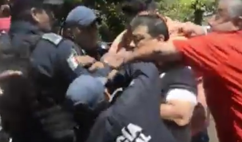 Imagen Agreden a alcalde de Catemaco, Veracruz, durante desalojo (+Video)  