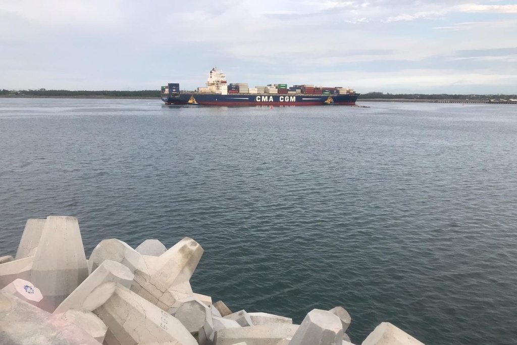 Imagen Llega el primer buque de carga al nuevo Puerto de Veracruz; checa el video del arribo