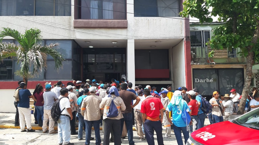 Imagen Sindicalizados liberan accesos bloqueados en Coatzacoalcos, Veracruz