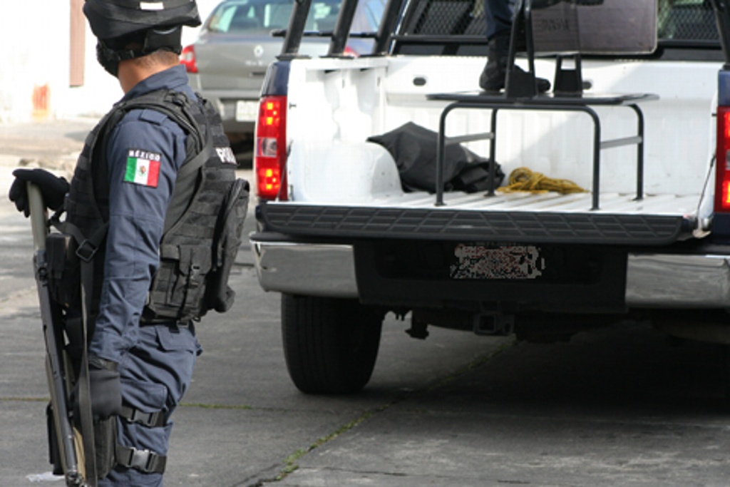 Imagen Policías desalojan viviendas ocupadas ilegalmente en fraccionamiento de Xalapa, Veracruz 