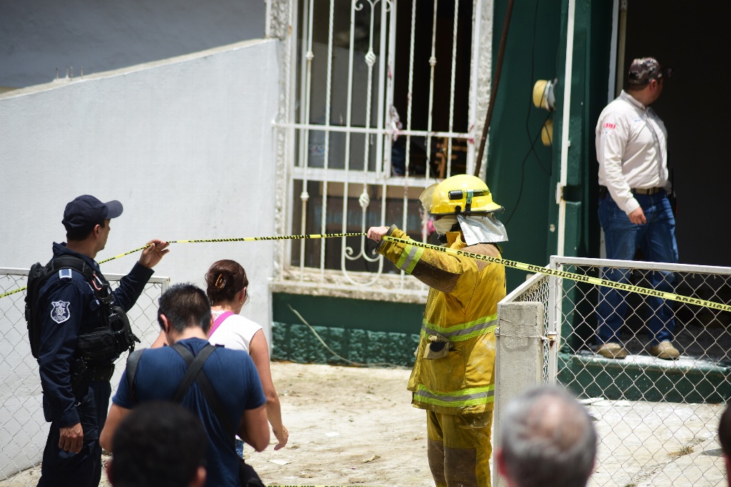 Imagen Grave, uno de los bomberos lesionados en explosión en colonia de Xalapa, Veracruz