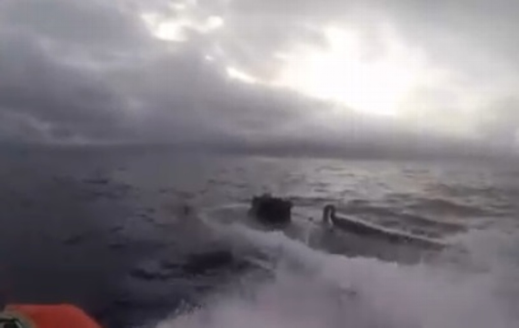 Imagen Interceptan submarino con miles de kilos de cocaína y mariguana en EU (+Video)