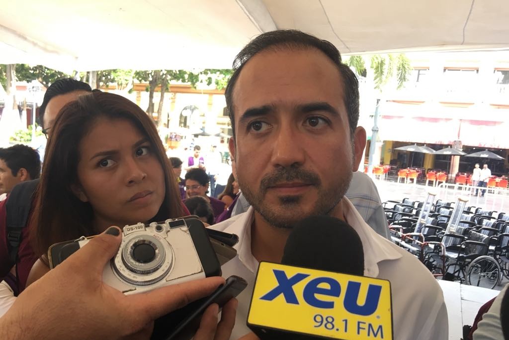 Imagen Apagones en Veracruz son por robo de cables y gente que se conecta de manera ilegal: Alcalde