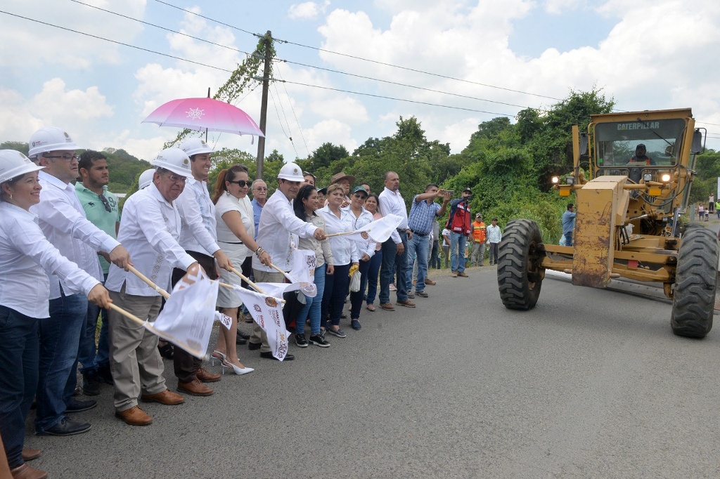 Imagen Anuncia SIOP reconstrucción de seis kilómetros de la carretera Naranjos-Tamiahua
