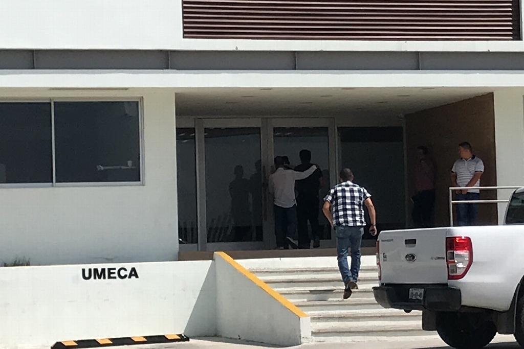 Imagen Imponen prisión preventiva de 8 meses a hombre que clavó cuchillo en ojo de una persona, en Veracruz