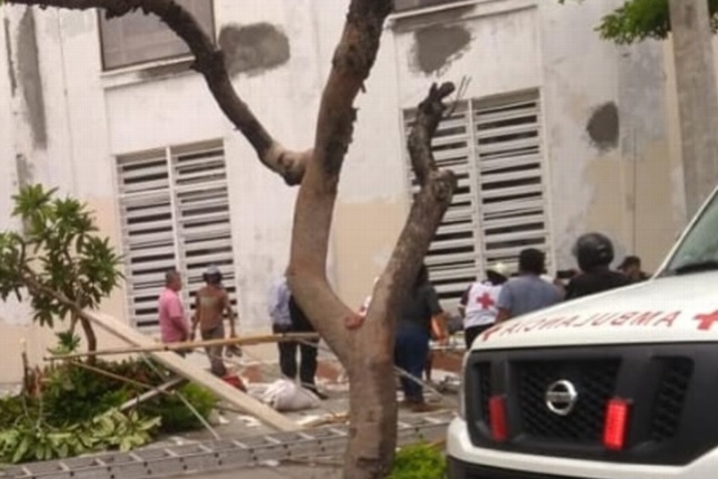 Imagen Cae 4 metros de la Iglesia Santa Rita; se fractura mandíbula, brazo y pierna, en Veracruz