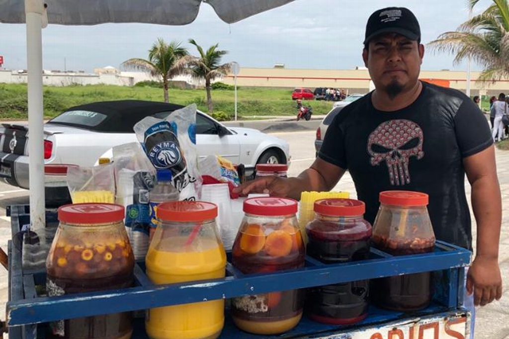 Imagen Samuel, el vendedor de raspados que salvó a una familia de morir ahogada en Boca del Río (+Vídeo)