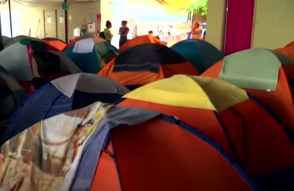 Imagen Migrantes intentan fugarse de INM en Monterrey, Nuevo León