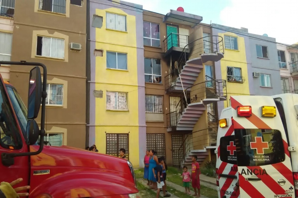 Imagen Se lanza mujer del tercer piso para escapar de las llamas(+Fotos)