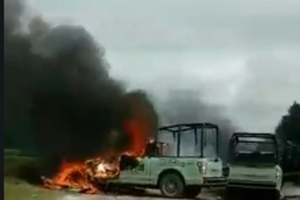Imagen Atacan a personal de seguridad de Pemex e incendian patrullas en Puebla (+Video)