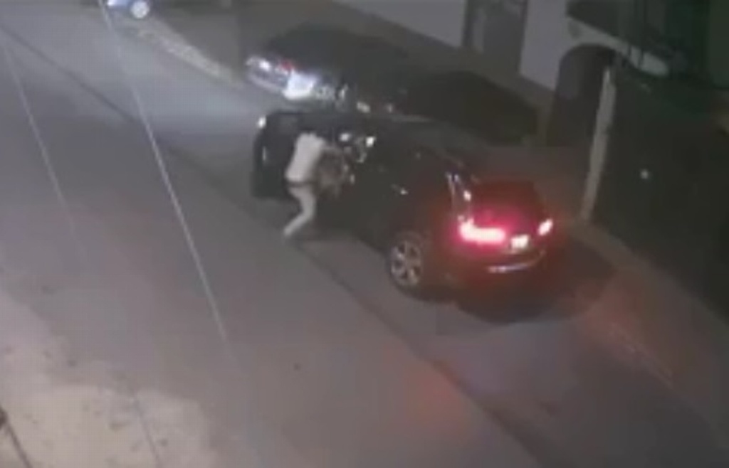 Imagen Golpea a mujer y la deja inconsciente en la calle (+Video)