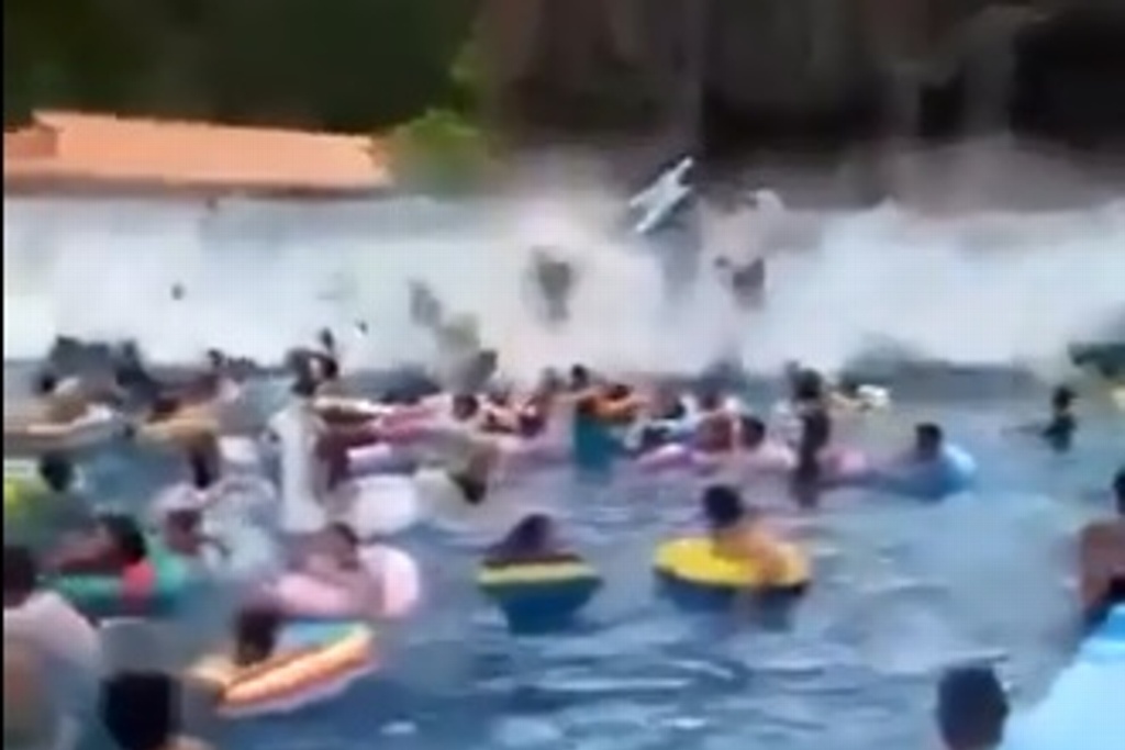 Imagen Deja 44 lesionados enorme ola en parque acuático de China (+video)