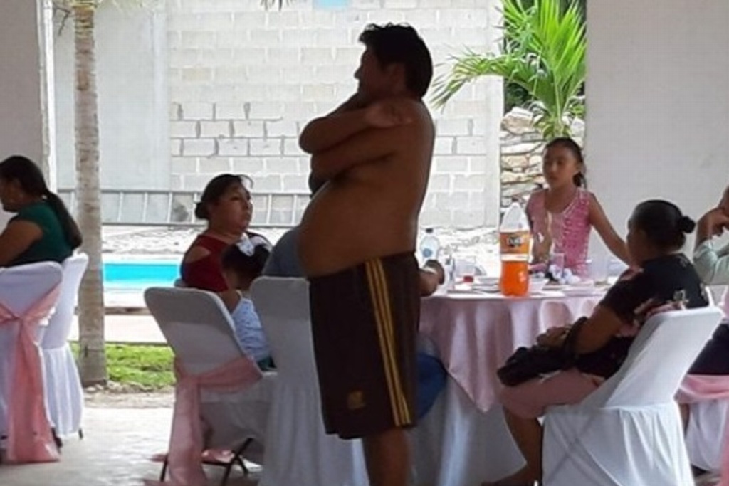 Imagen Pide familia del 'señor sin camisa' de los memes parar ‘bullying’; sufre de esquizofrenia (+Video)