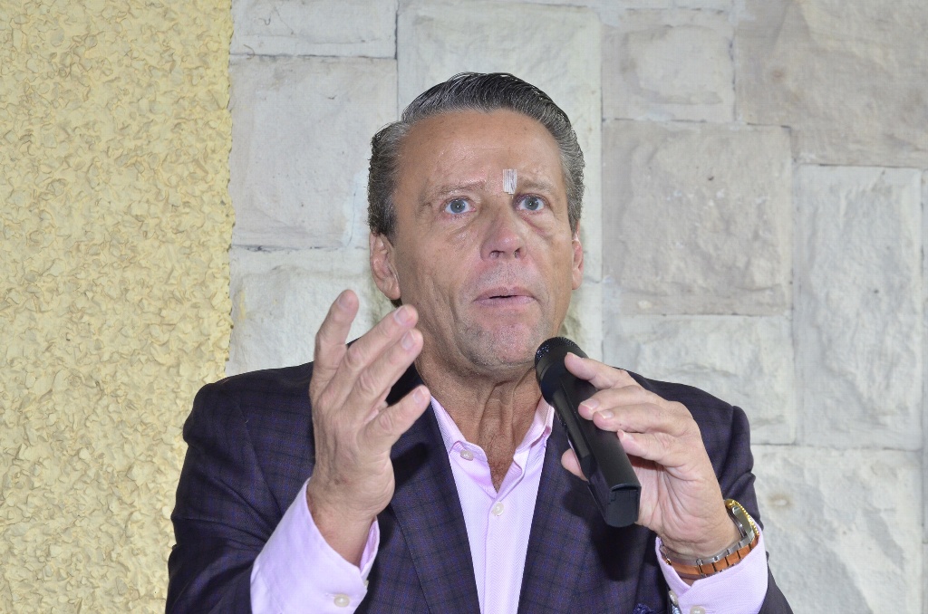 Imagen Alfredo Adame estalla contra reportero al recordarle comentarios sobre su pene chiquito (+video)